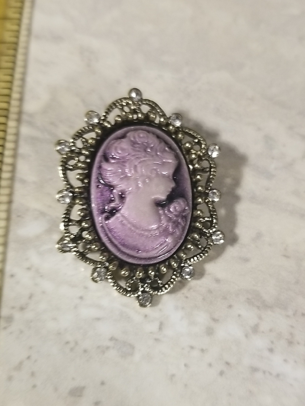 Victorian-Style Purple Cameo Brooch Pendant - Costume Jewelry